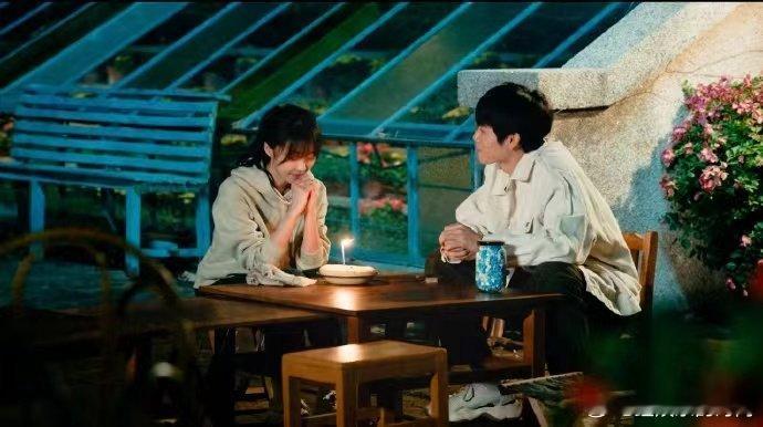 #谁懂学生时代一瓶星星的含金量# 那瓶星星是青春的宝藏，每一颗都闪耀着友情的光芒