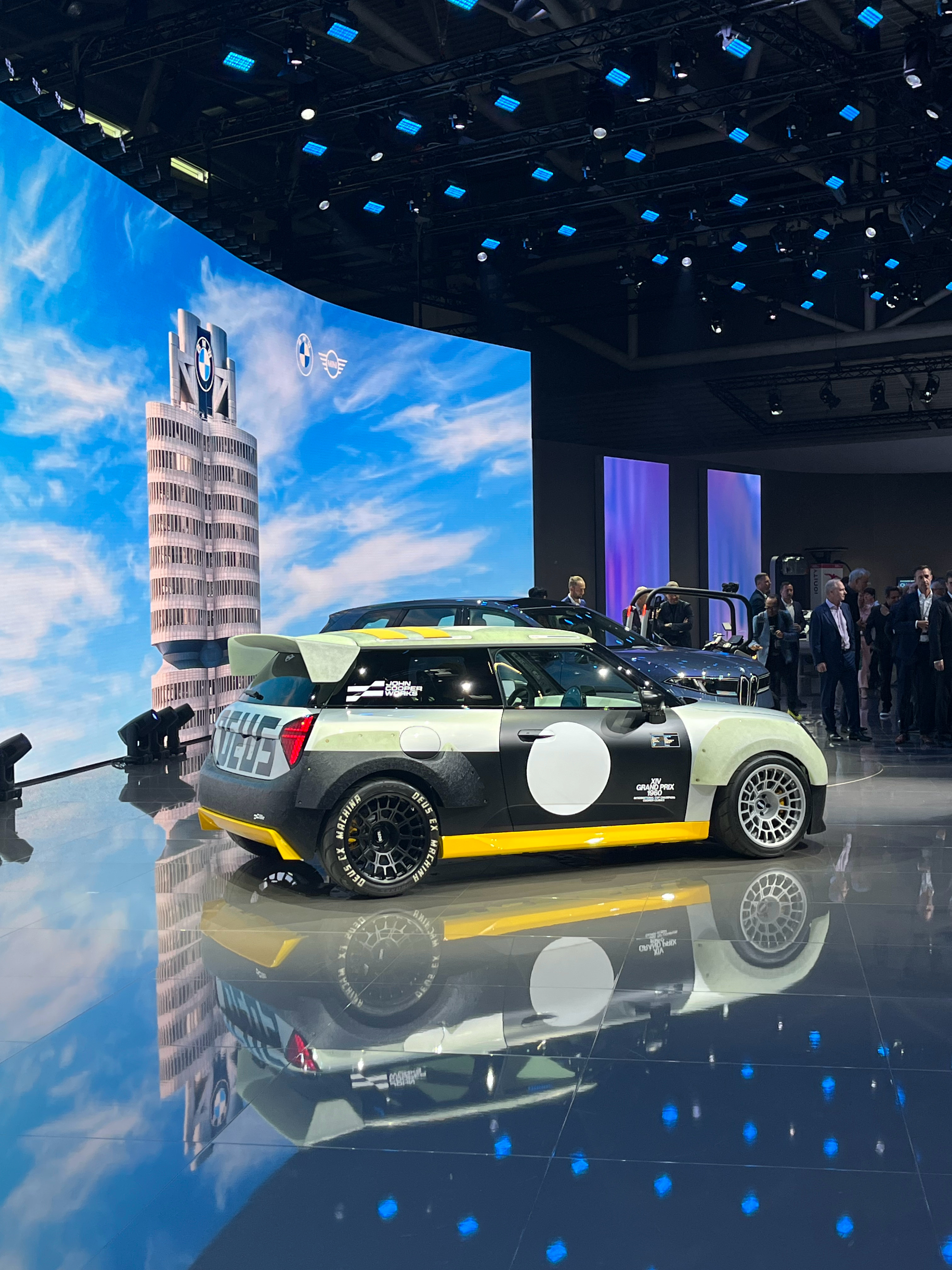 卧槽宝马展台这个Mini帅炸了[色]IAA ​​​