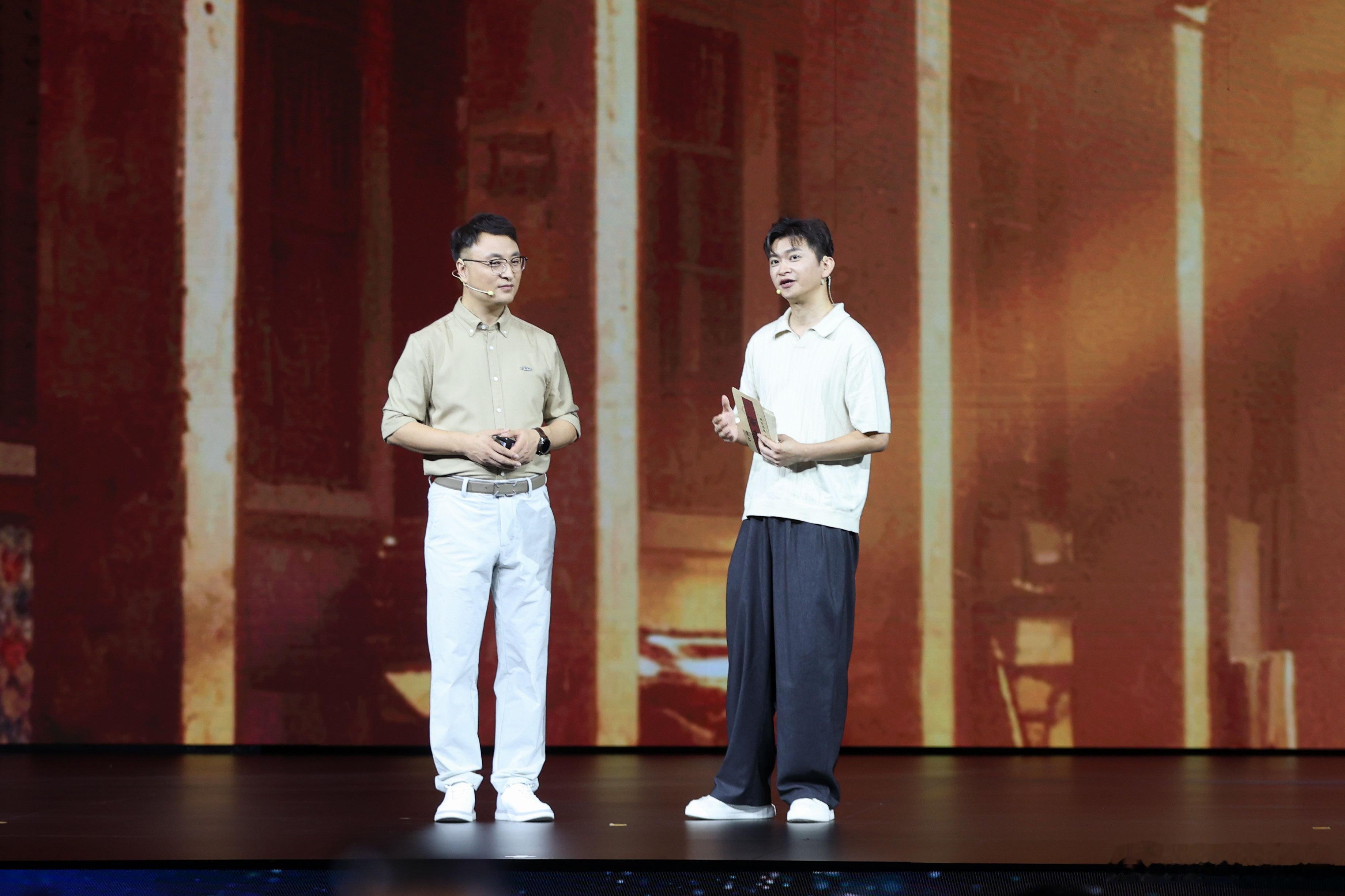 7月18日，长城H10在杭州开启预售，限时权益价21.48万元起。新车定位“方盒