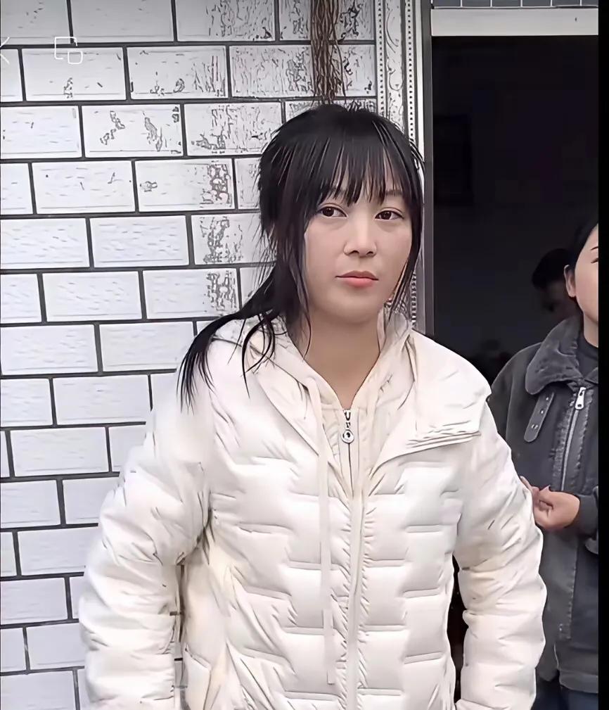 合川邀客按猪行
文｜孙玉良
2026年1月9日，合川姑娘“呆呆”因父母年迈，邀网