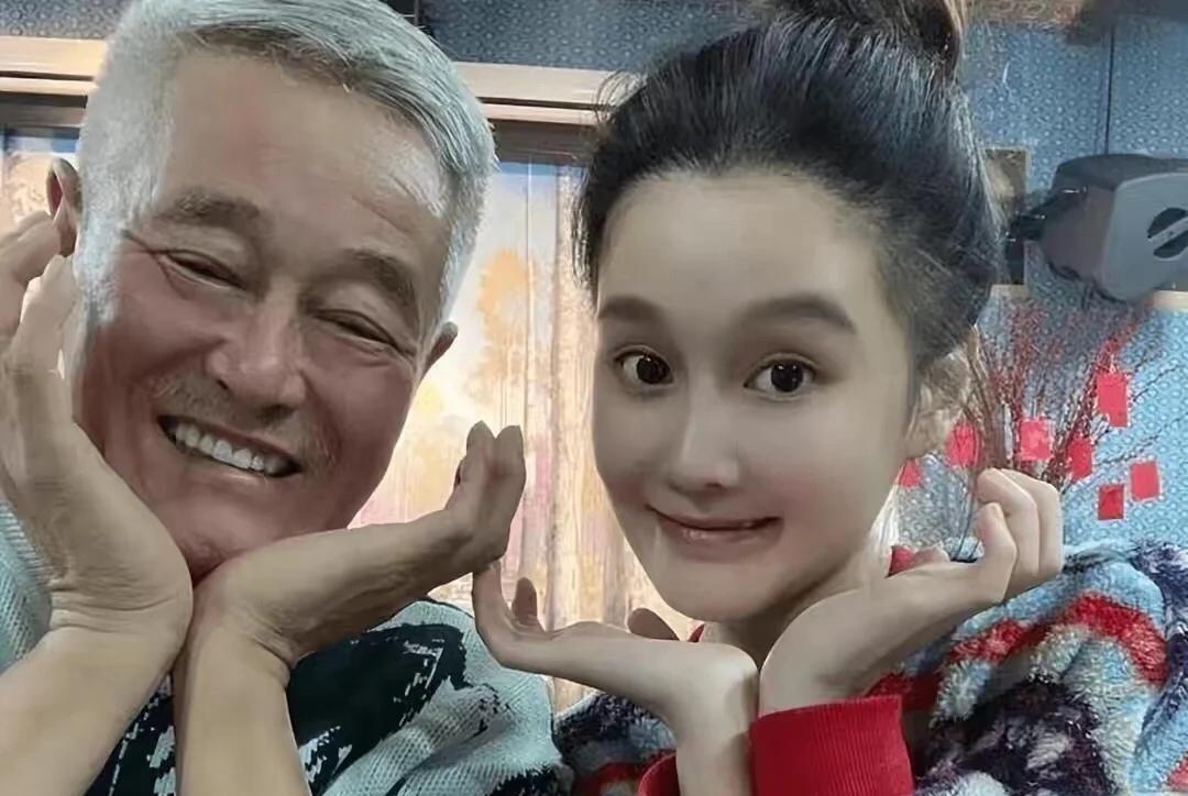 有人问球球怎么看不到你姐姐，是不是你们关系不好。她坦率的说，你们多想了，我们关系