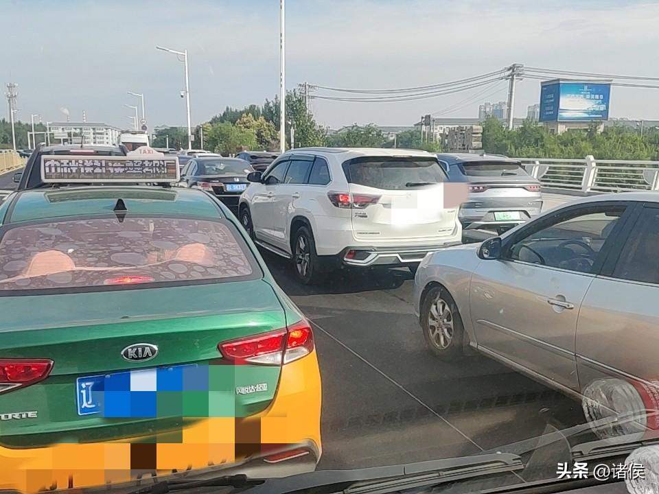 分享城市新鲜事一大早中华路就堵车，啥时候是个头啊！