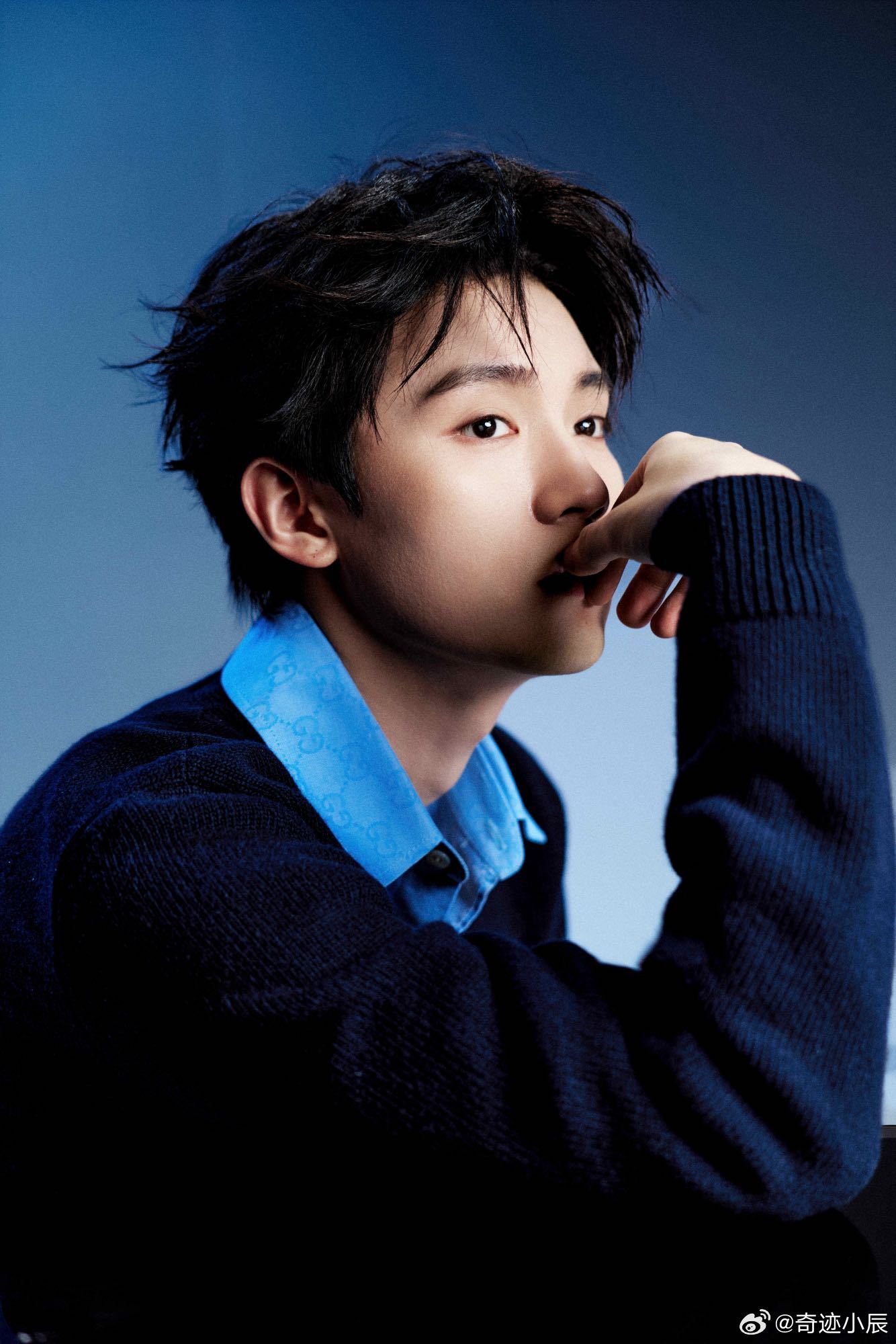 周翊然直播 全程笑点密集！周翊然玩游戏超投入，默契考验主动加难度还轻松拿捏，小狐