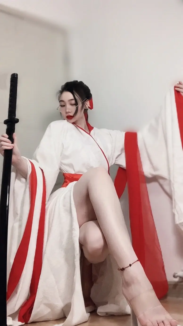 50岁依然保持好状态之。风雪压我两三年，我笑风雪轻如棉