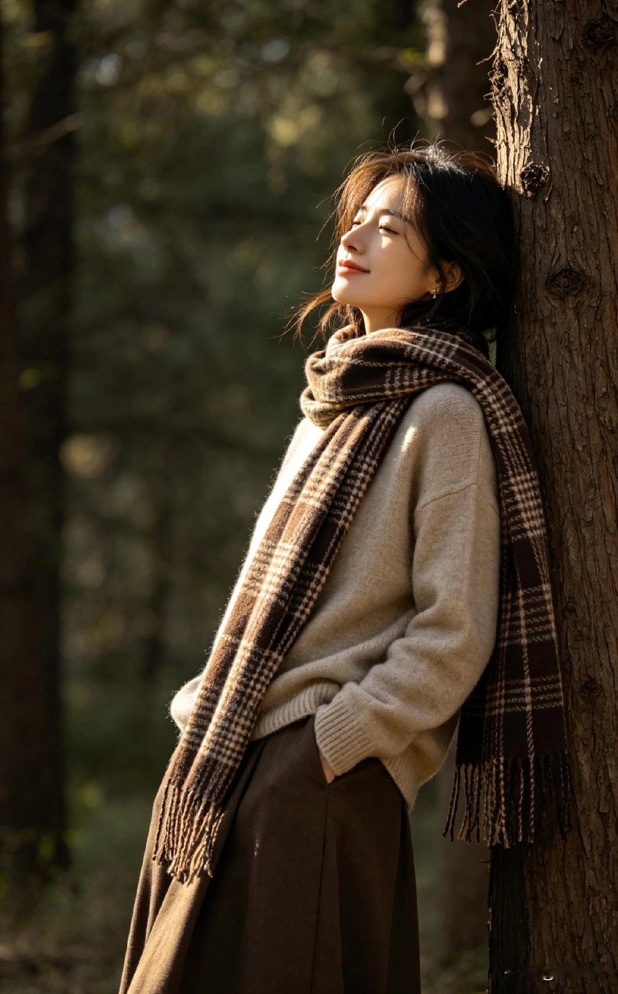 巷口老槐树下，林爷爷的杂货摊旁，总摆着一只掉漆旧挂钟。指针凝固在六点十分，像一段