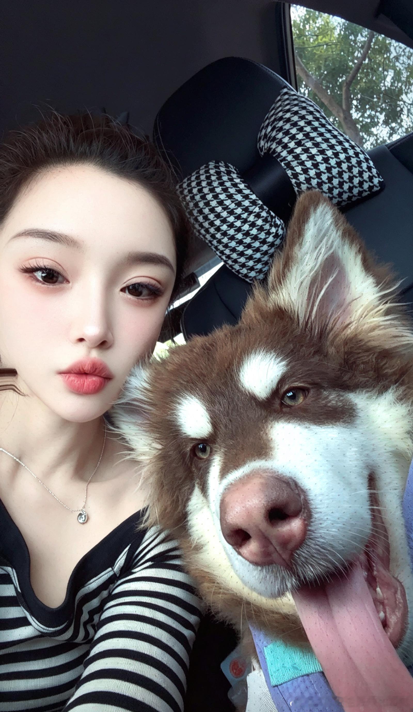 因为有你在身边(｡･ω･｡)ﾉ♡  ​​​