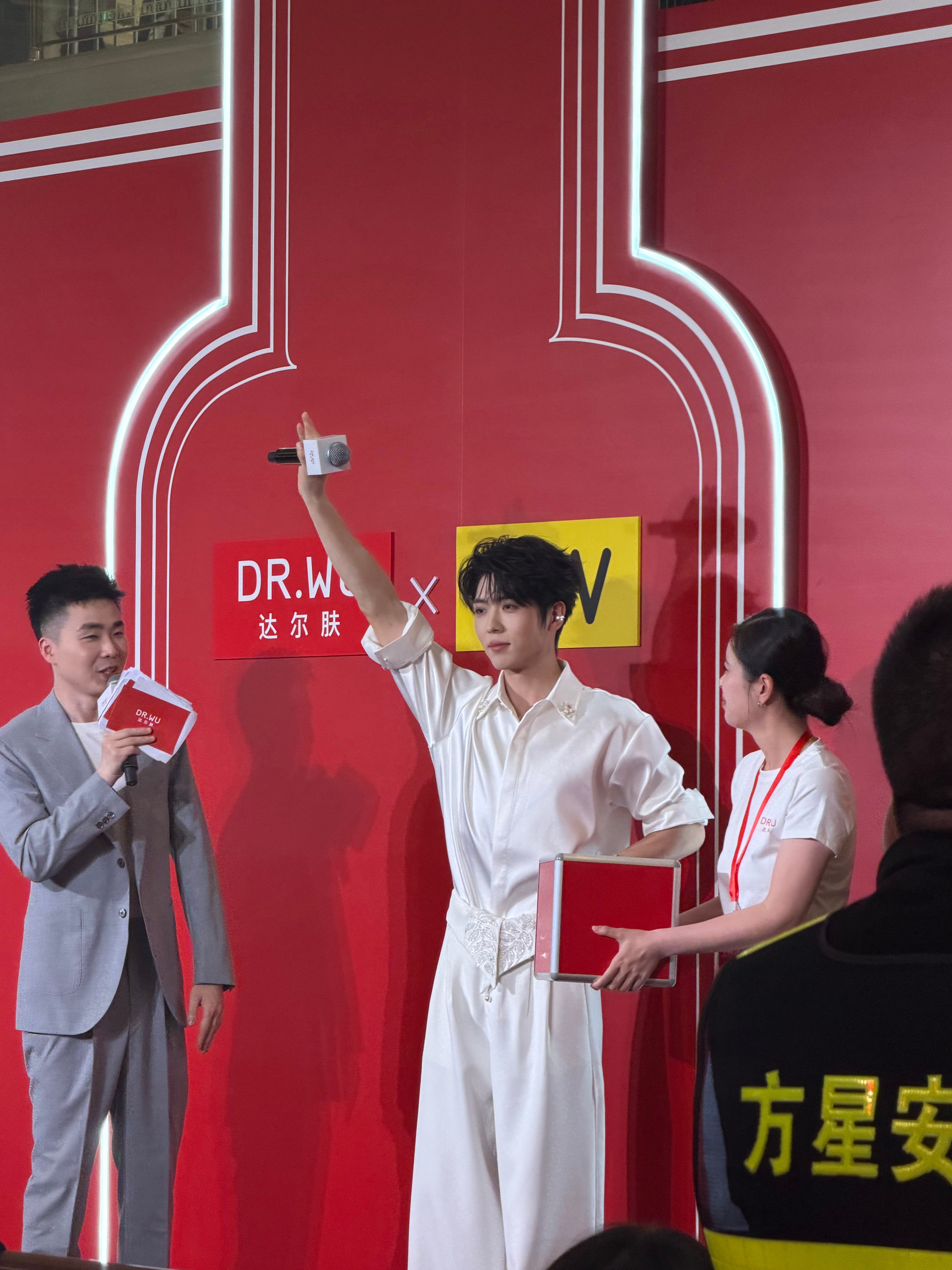 演员卡戎 kr演员卡戎 kr卡戎未来可期 我的大朋友节日快乐呀