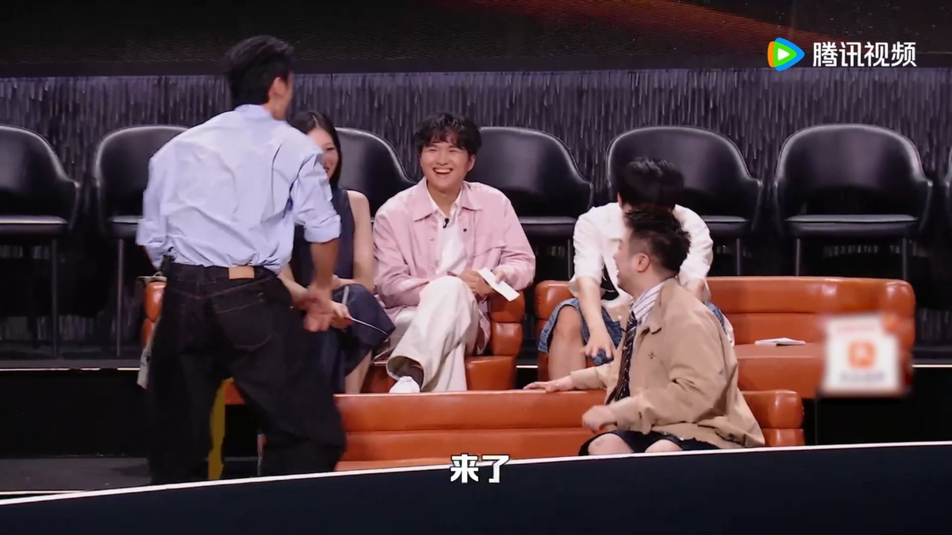 瞿颖锐评受害者联盟还在加码脱口秀和Ta的朋友们瞿颖的点评主打一个先抑后扬，直言选