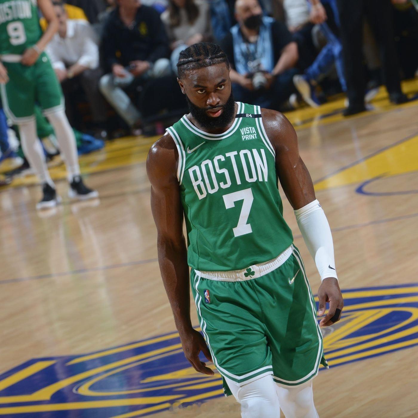 Zach Lowe：杰伦-布朗私下向多支球队放出风声，表示自己不愿被交易至对方麾