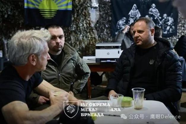 在稍早些的文章中，我说没有看到叶尔马克在被解职后去前线的后续信息，有读者指出我的