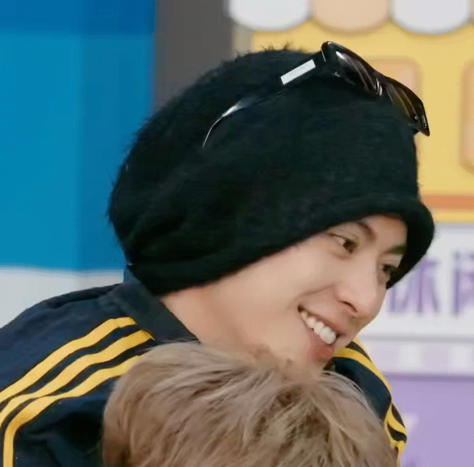 今日坚持跑椭圆机四十分钟第154天✅ 本来想今天加量但是到家已经快九点了