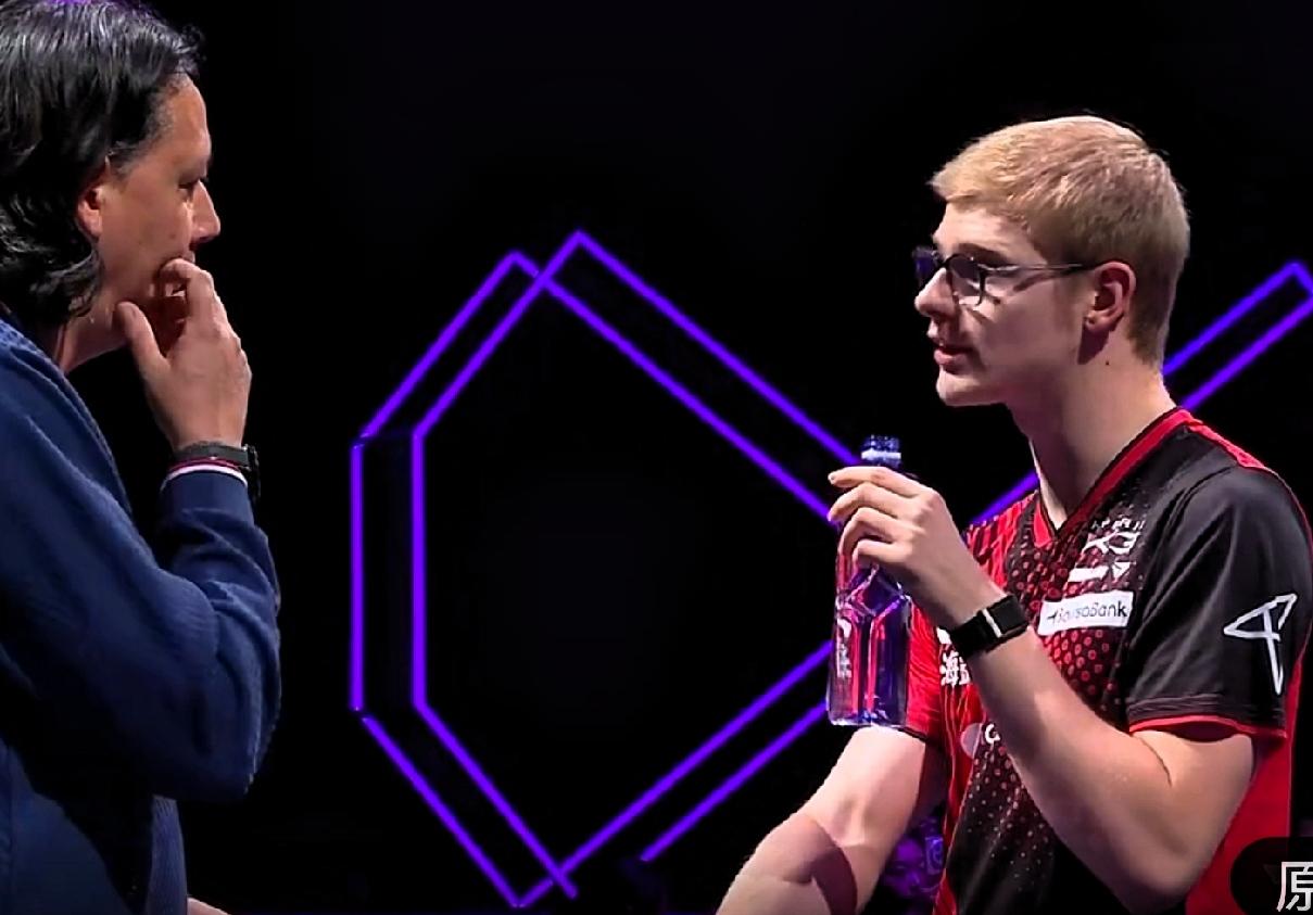 WTT重庆冠军赛男单决赛快讯：
温瑞博5-11失利，丢了第1局。
勒布伦状态稳定