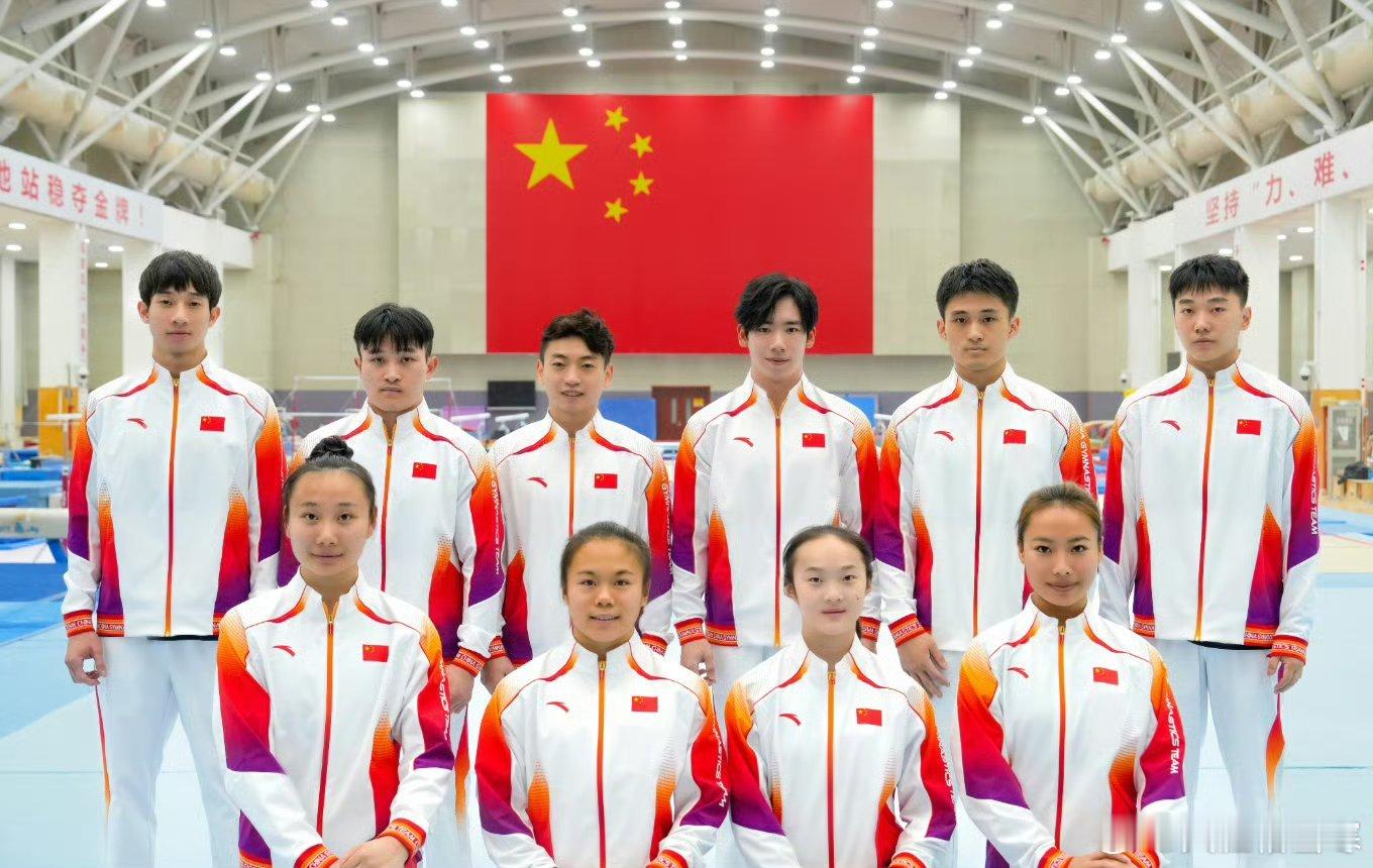 邓娅兰26岁参加世界锦标赛，是中国女子体操队参加世界比赛历史上年龄最大的队员。希