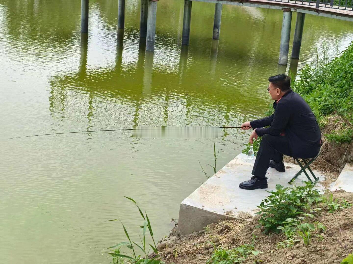 我们都是独立的个体，最终要独自面对生命的旅程。这种认知在某种程度上是成长的标志，