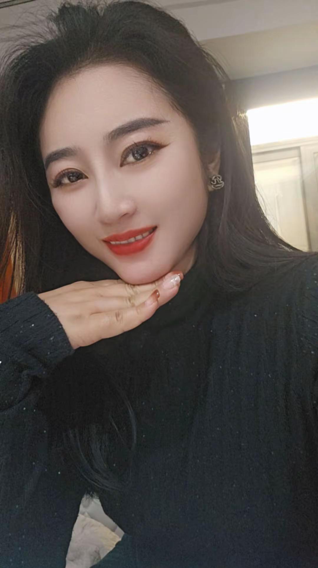 "做个温暖的人、以最大的平静、去爱我们 不确定的生活、 人静、  心安、 物简、