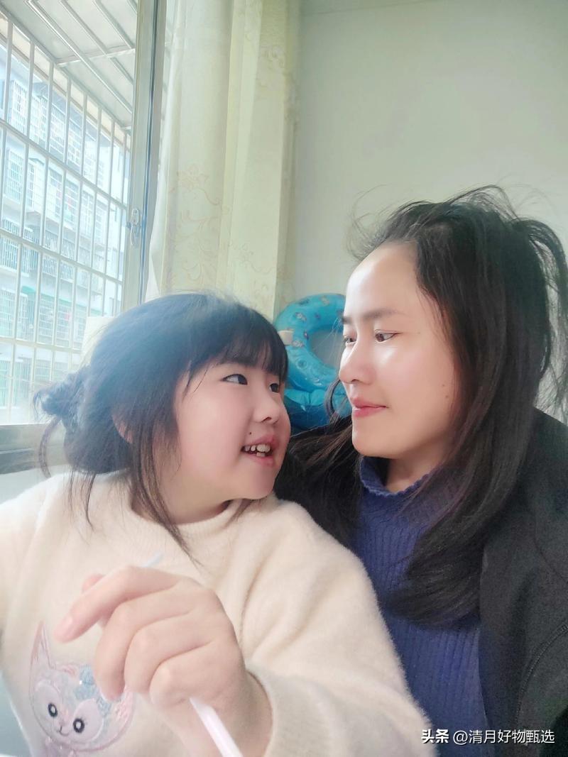 宝妈看到孩子写的作文瞬间破防！这不是普通的感动，而是一种直击灵魂的震撼。

事情