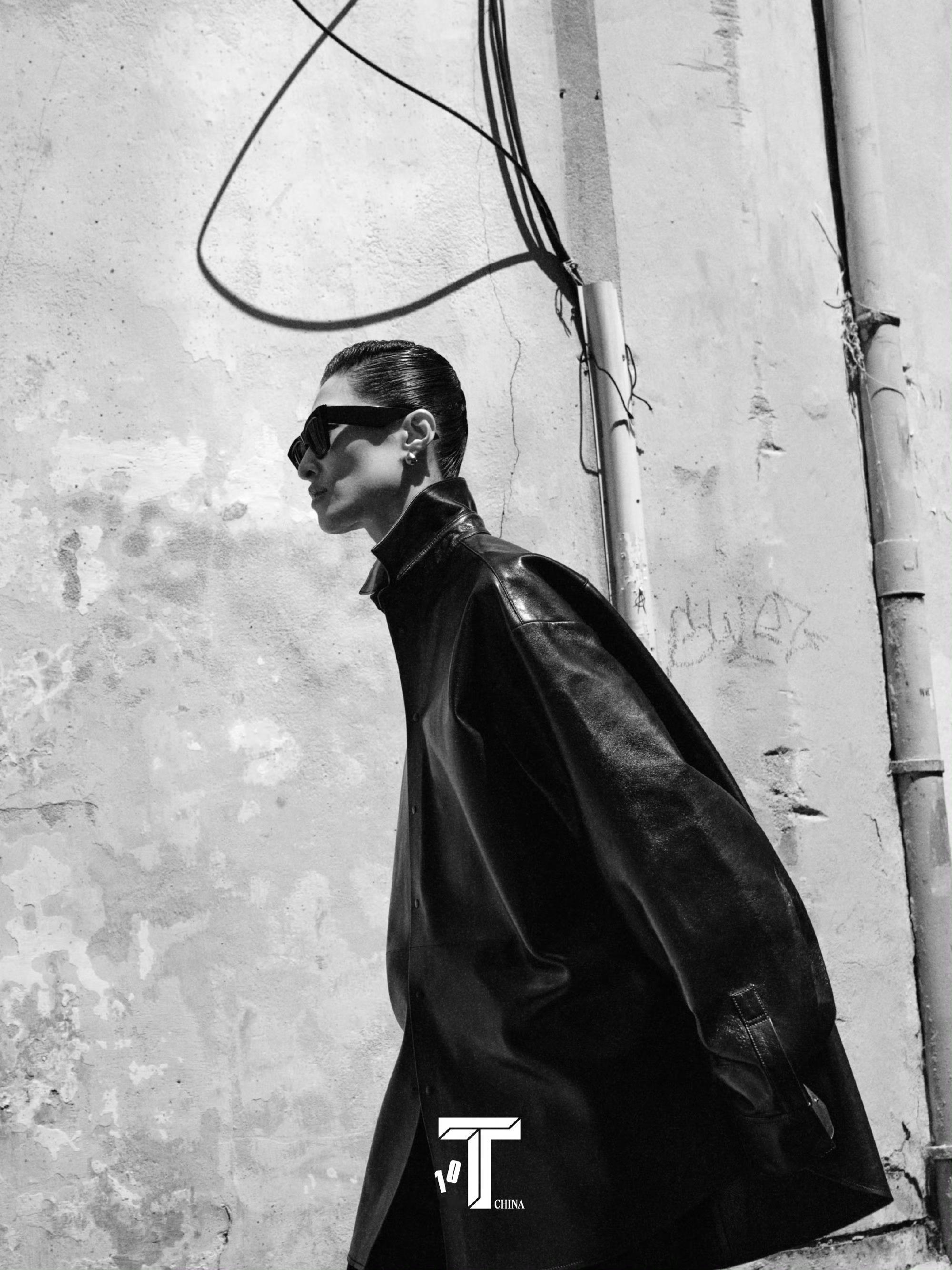 汪曲攸T锦绣12月刊封面这个下午，城墙、拱门、广场，还有汪曲攸 ，都留在记忆里了