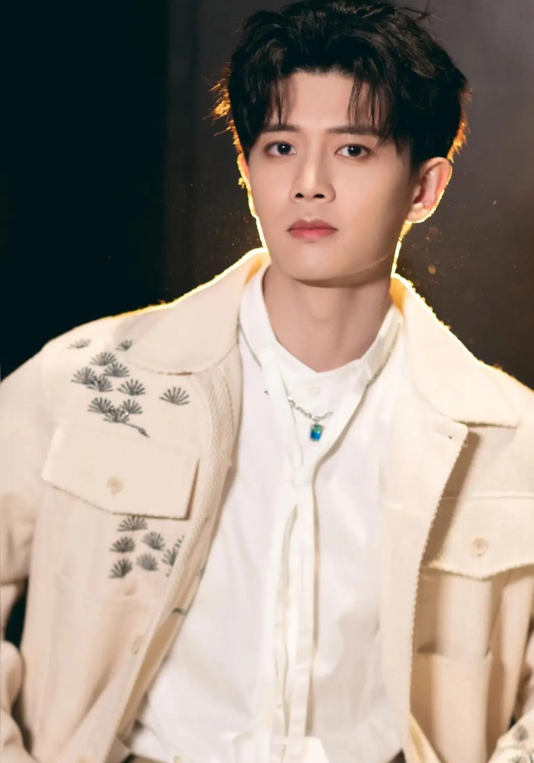 因穷被女友嫌弃，一气之下娶普通女老师，49岁搭档任嘉伦终于火了娱乐 明星