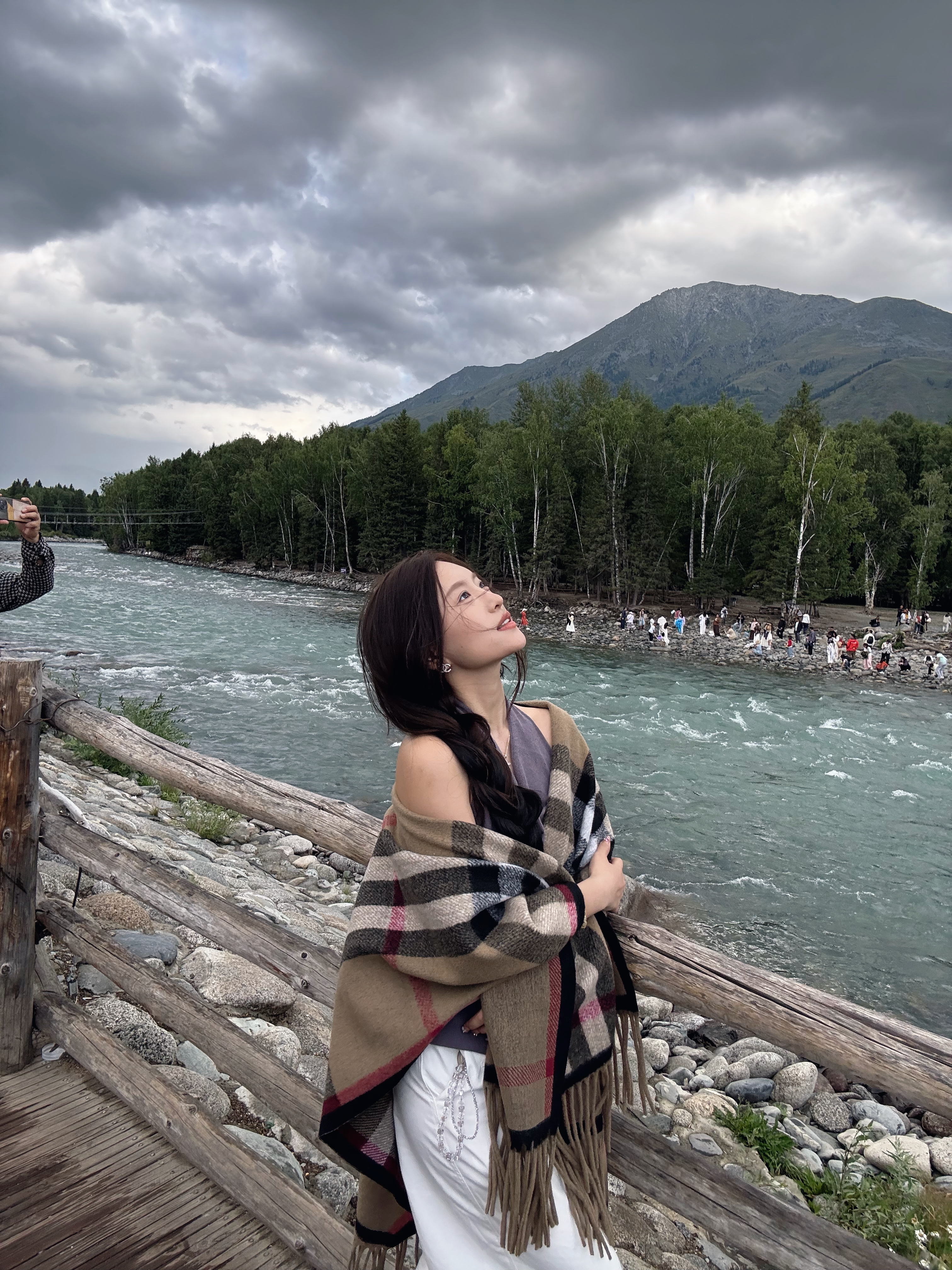 我给他拍爽了，帅飞边子了 阿勒泰·禾木禾盛山庄