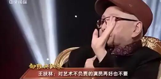1991年，一演员因要求配一辆进口专车，丢掉了曹操这个角色，剧组原定的曹操扮演者