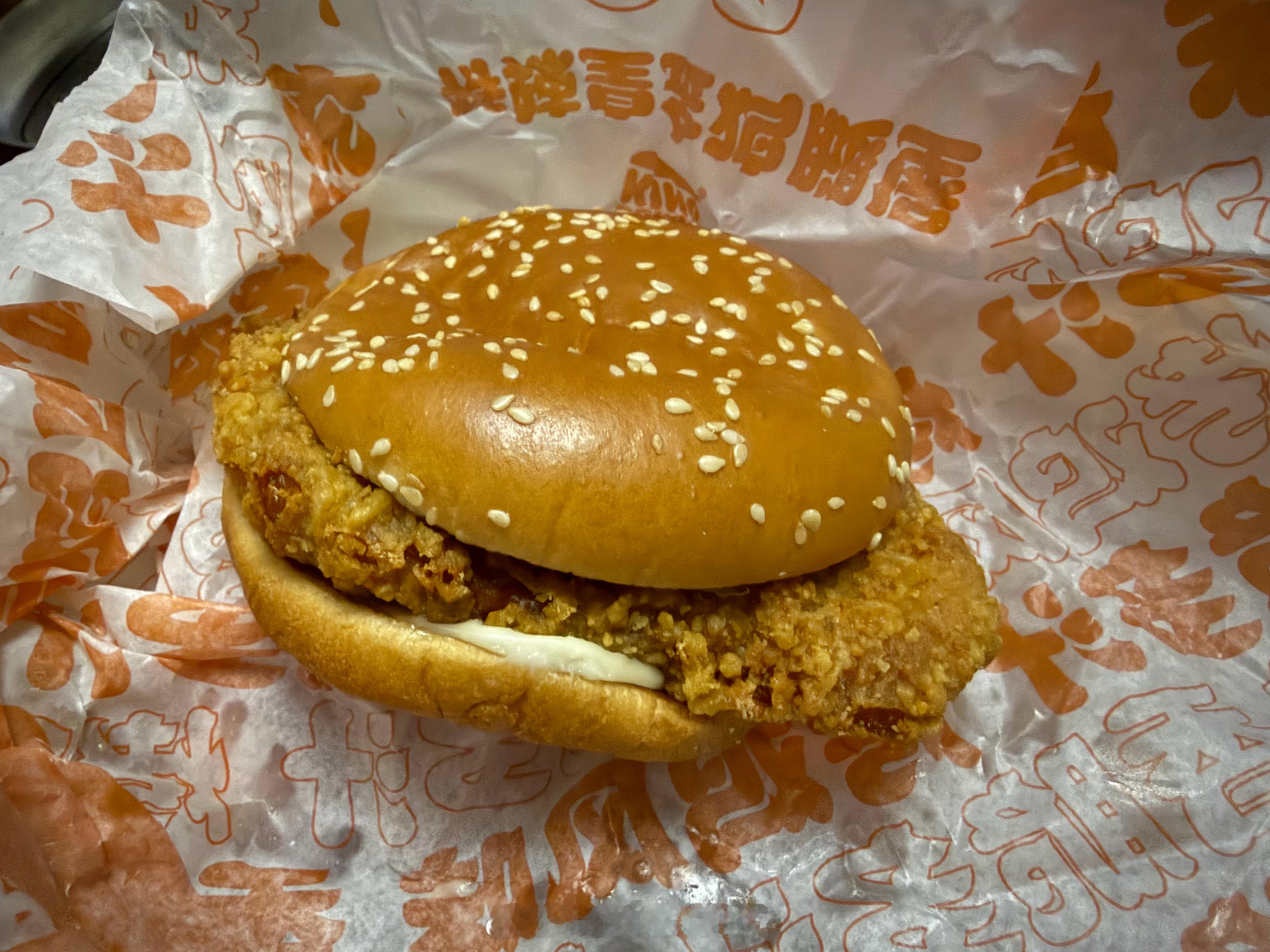 国内的这些美式快餐汉堡，真的越来越小，越来越不认真了，这卖相真的