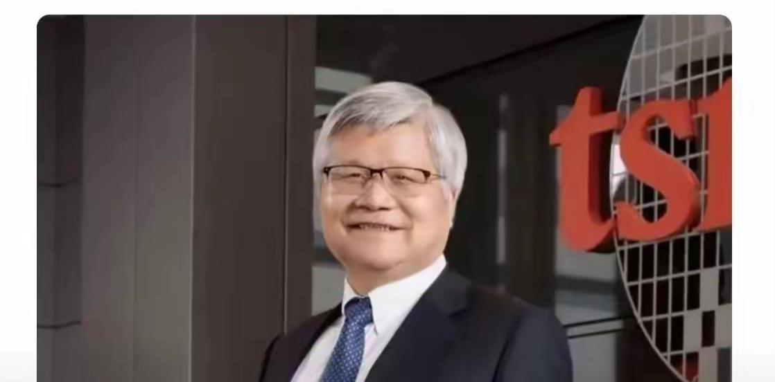 有媒体说，台湾每年从大陆买走近六千吨稀土，再辗转流进美日手里，咱刚出的管制令等于