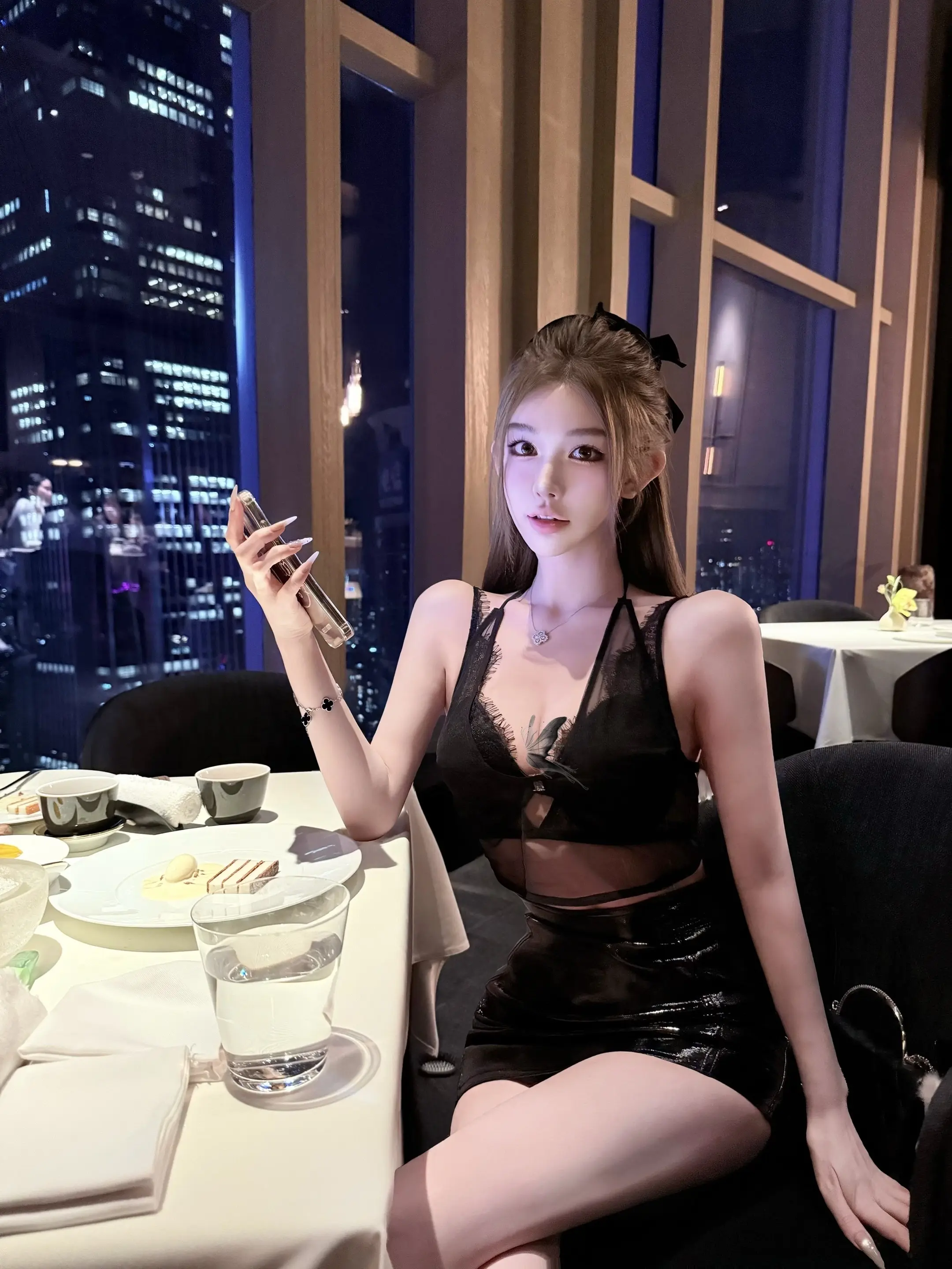 如果爱都是阶段性的 那明天陪我吃饭吧