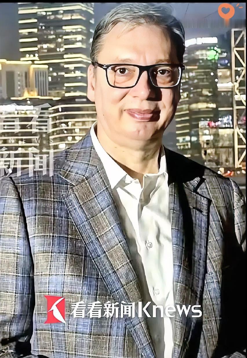 大实话！武契奇逛上海外滩，笑容背后全是感慨！
 
不知道有没有细心的网友发现，武