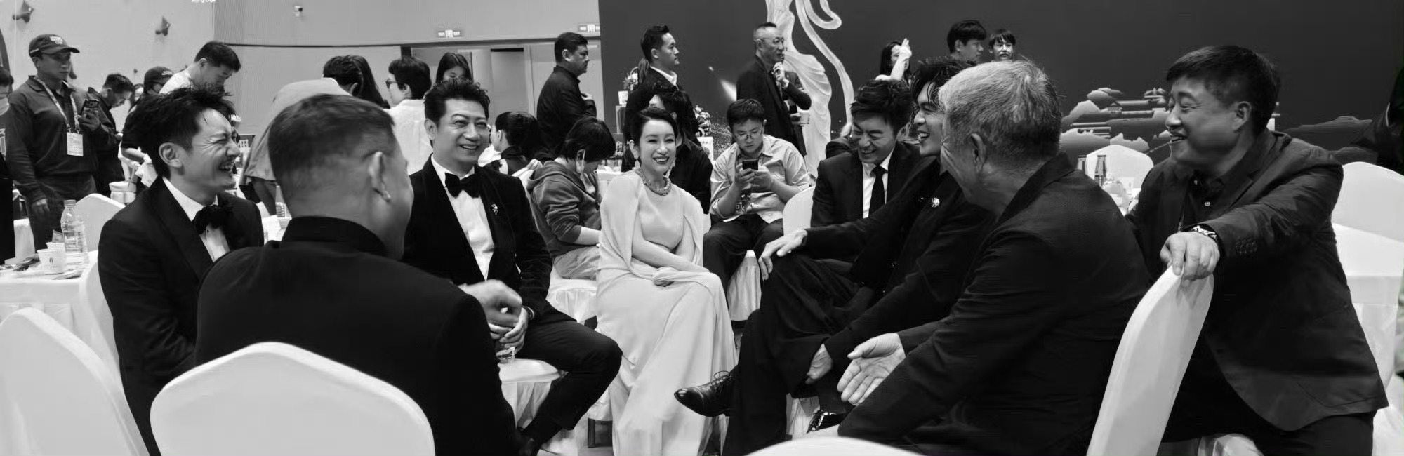 飞天奖神图有了行业中流砥柱的一群人，影视寒冬也冲不跨的意气风发，AI冲击也冲不散