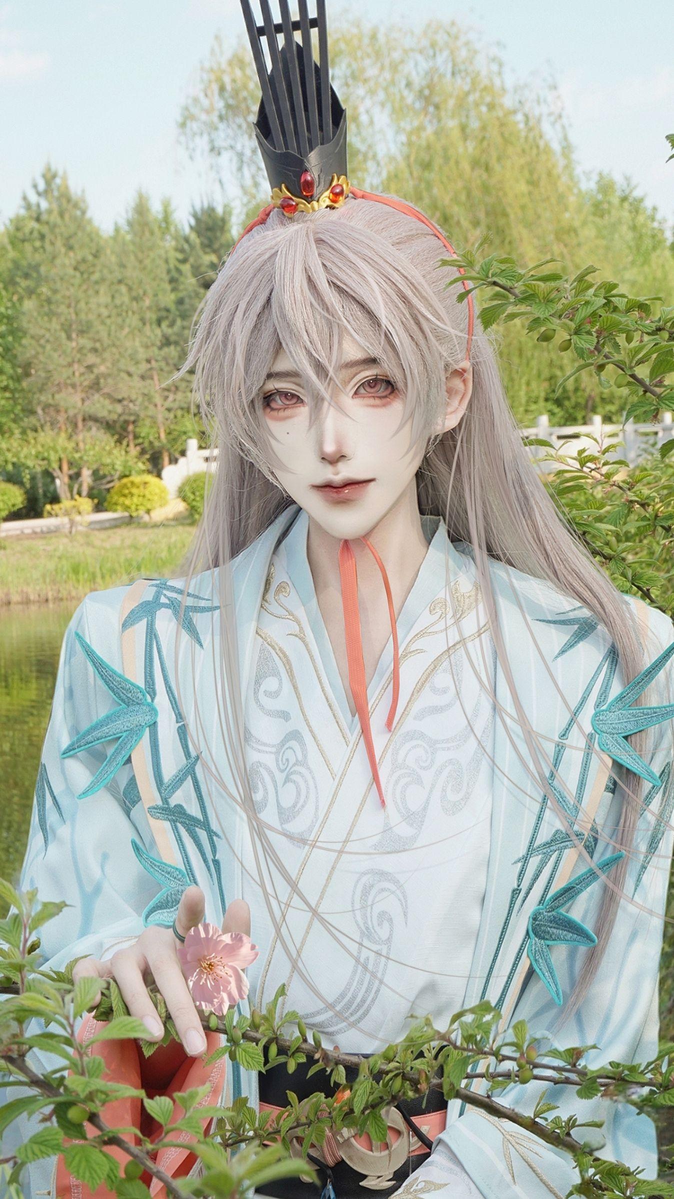 袁基cos.“殿下,下朝后要一起去甘露宫吗？”cos