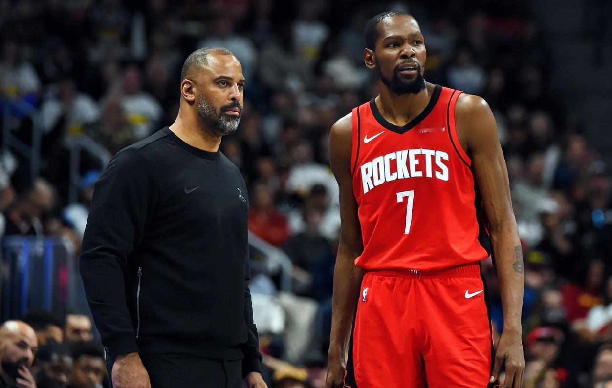 火箭队这剧本，比好莱坞还刺激！
首发挖坑，替补填土？
不，是首发挖了个20分的天