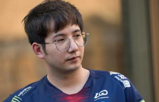 预选赛马上开始了，森哥直播透露俊宝找他一起打预选，但是他说不去了，每天要直播，并