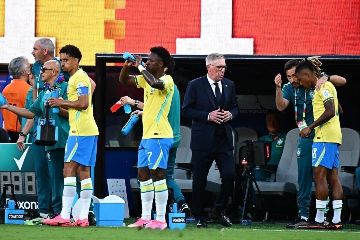 海外新鲜事世界杯大v说 欧足联（UEFA）和法国职业足球联盟（LFP）不会效仿国