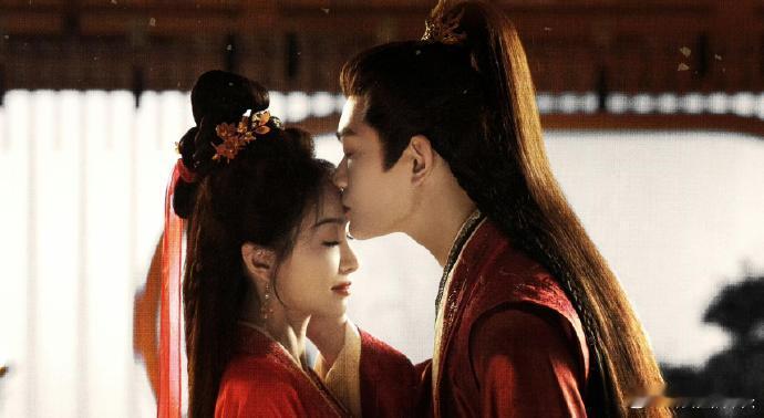 家国为媒的爱情太好哭了《山河枕》家国为媒的爱情太厚重！卫韫楚瑜在乱世中双向奔赴，