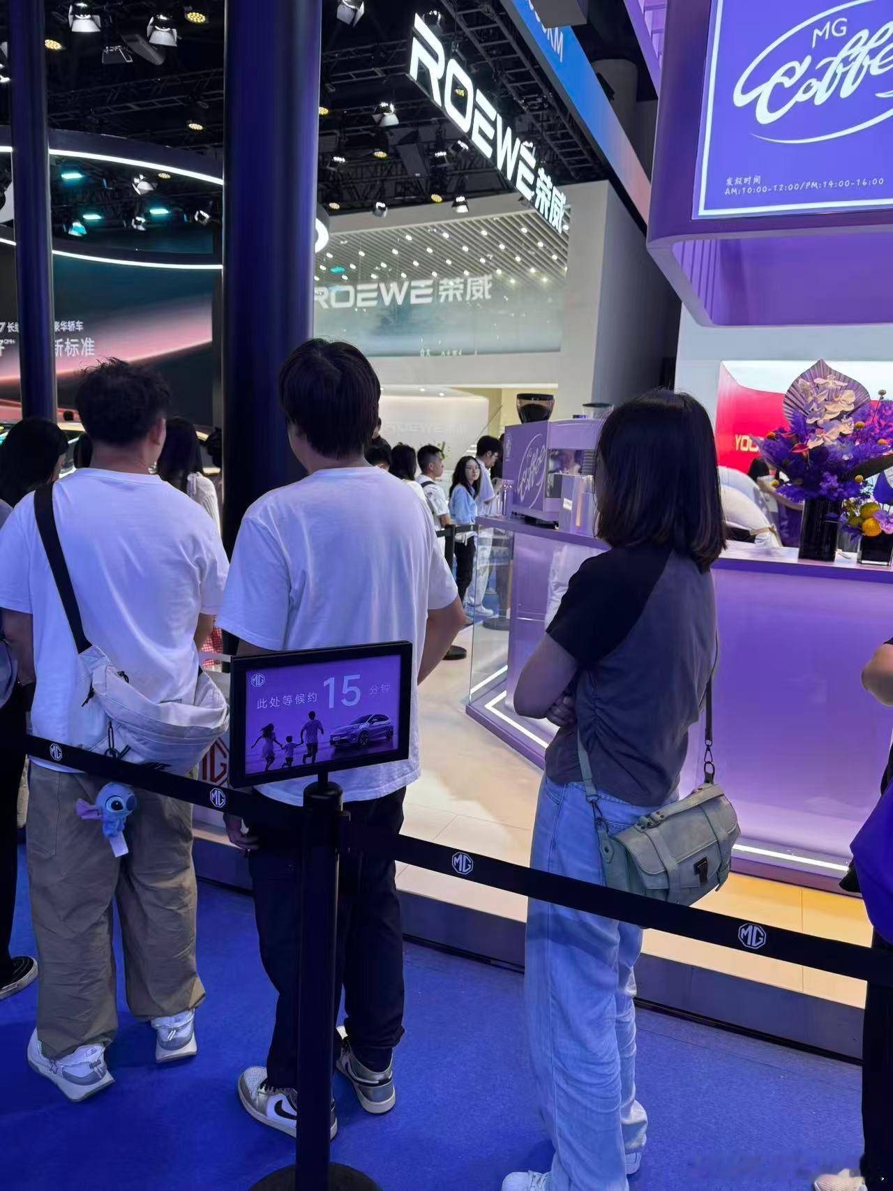 MG4自8月初以7.38w开启预售之后24小时预售订单就已突破万台，截止到16号