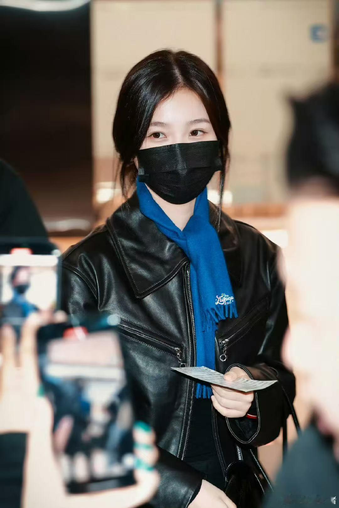 虞书欣首尔机场到达路透 ​​​虞书欣首尔机场到达路透有！穿得很保暖哦～ ​​​