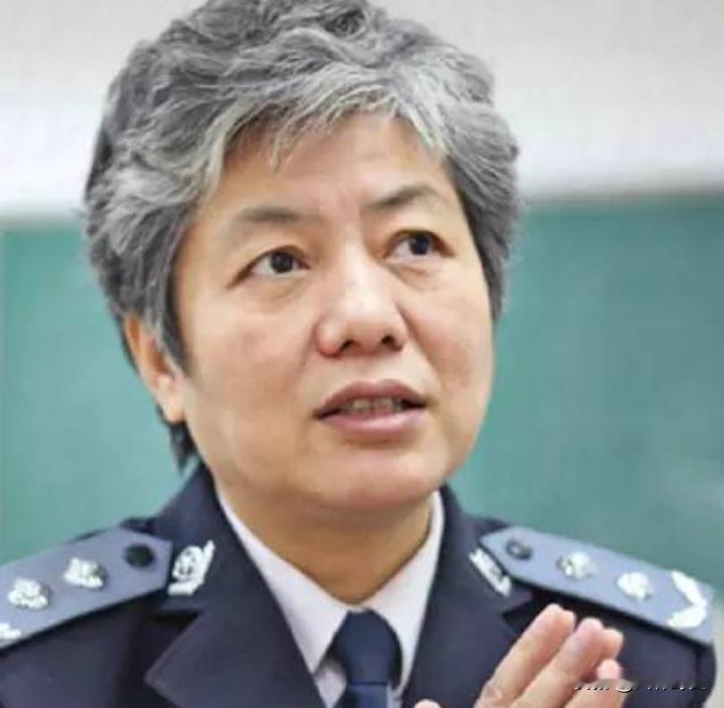 中国人民公安大学李玫瑾，对“扶老被讹”现象给出了建议：凡是扶了老人被要求天价赔偿