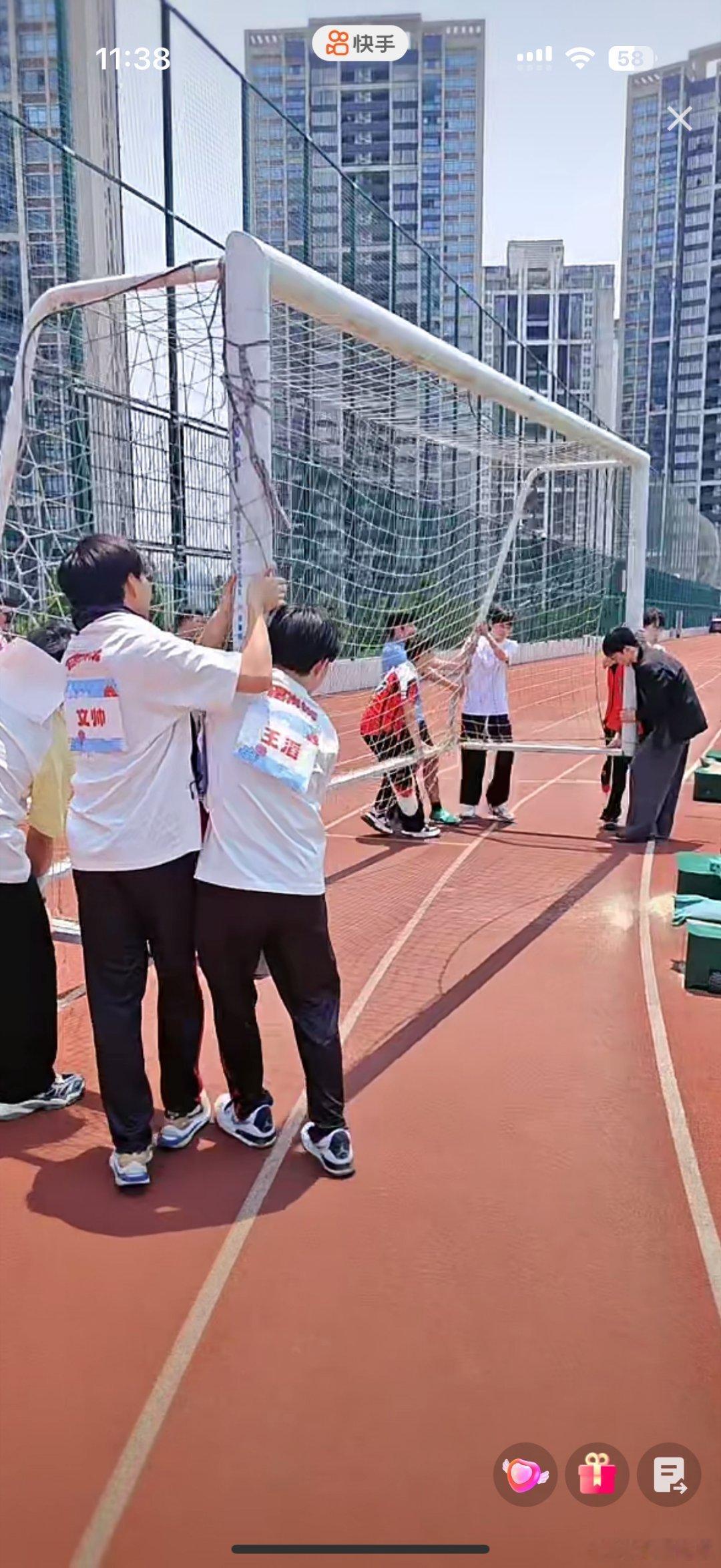 2025康平路运动会 自己踢球，自己搬球门 ​​​