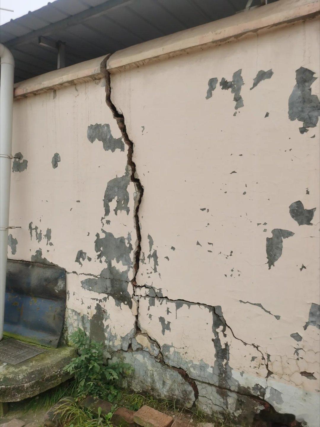 襄垣县上良村民何日才能拿到全额补偿款搬出采空区    “房子墙上的裂缝又宽了些，