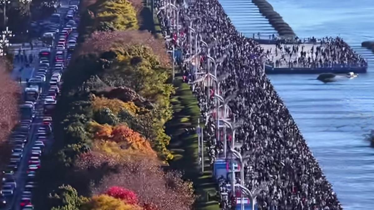 🔥爆火！海埂大坝人从众，人比海鸥还多！春节昆明顶流非海埂大坝莫属！人山人海挤到