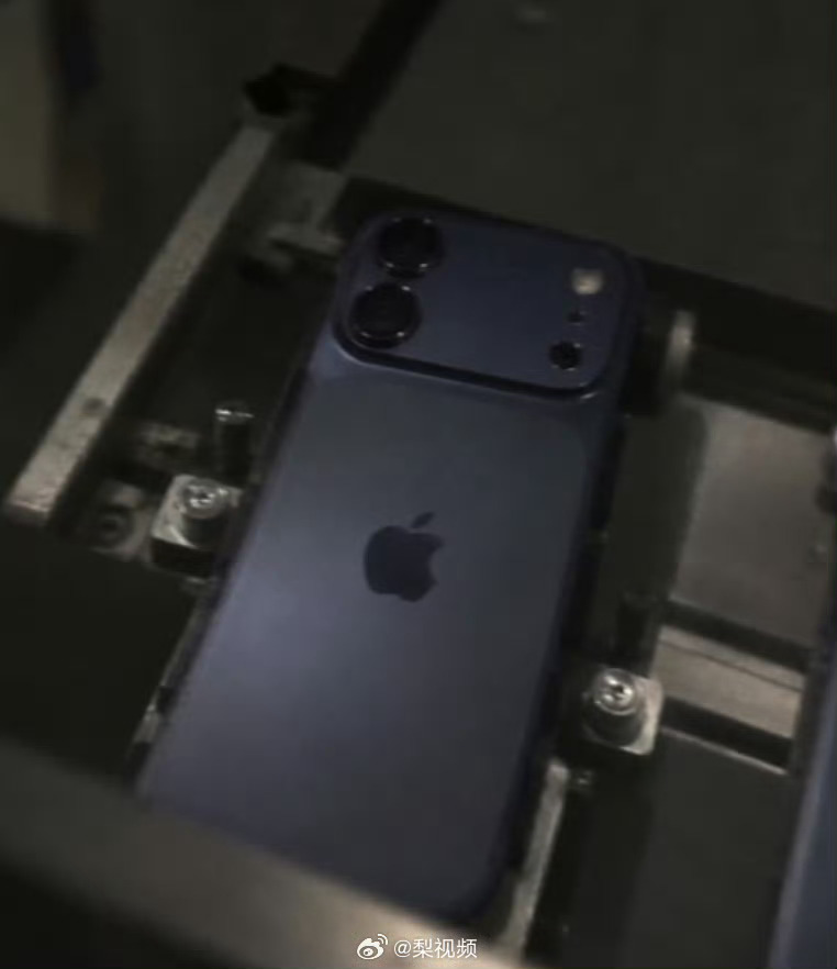 iPhone18外观曝光这是又在产线上面“爆料”吗[允悲][允悲]不过有一说一，