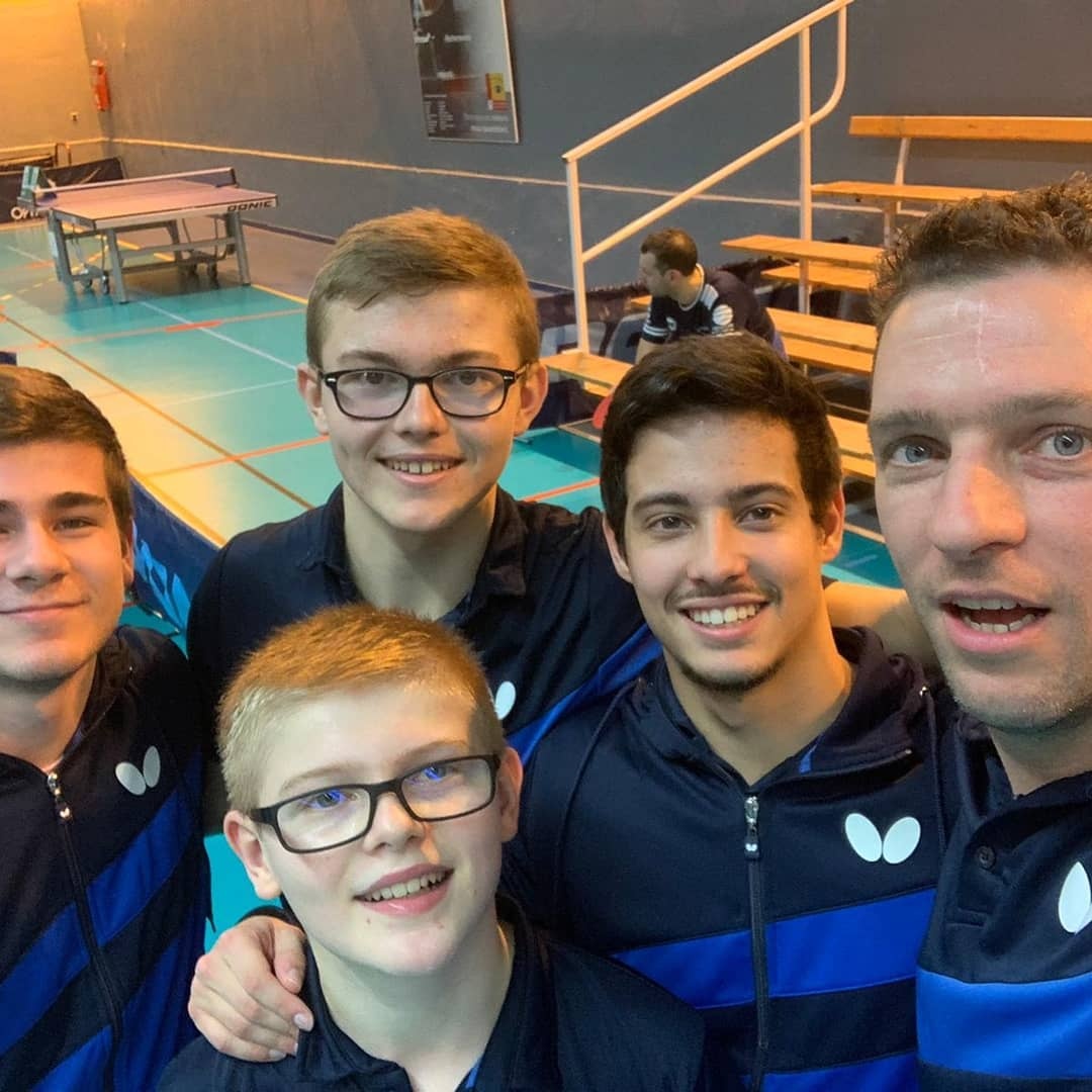 踢球的时候长这样