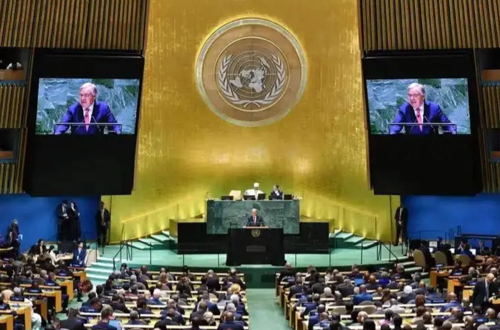 最近联合国的账房先生有点坐不住了。
往年这时候，会费单子早就被大国们抢着签字，今