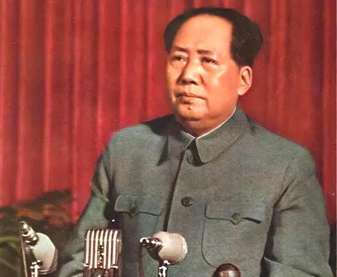 毛主席的弟弟排队买票，结果排队三天都没买到，惊动了车站负责人。

1950年春节