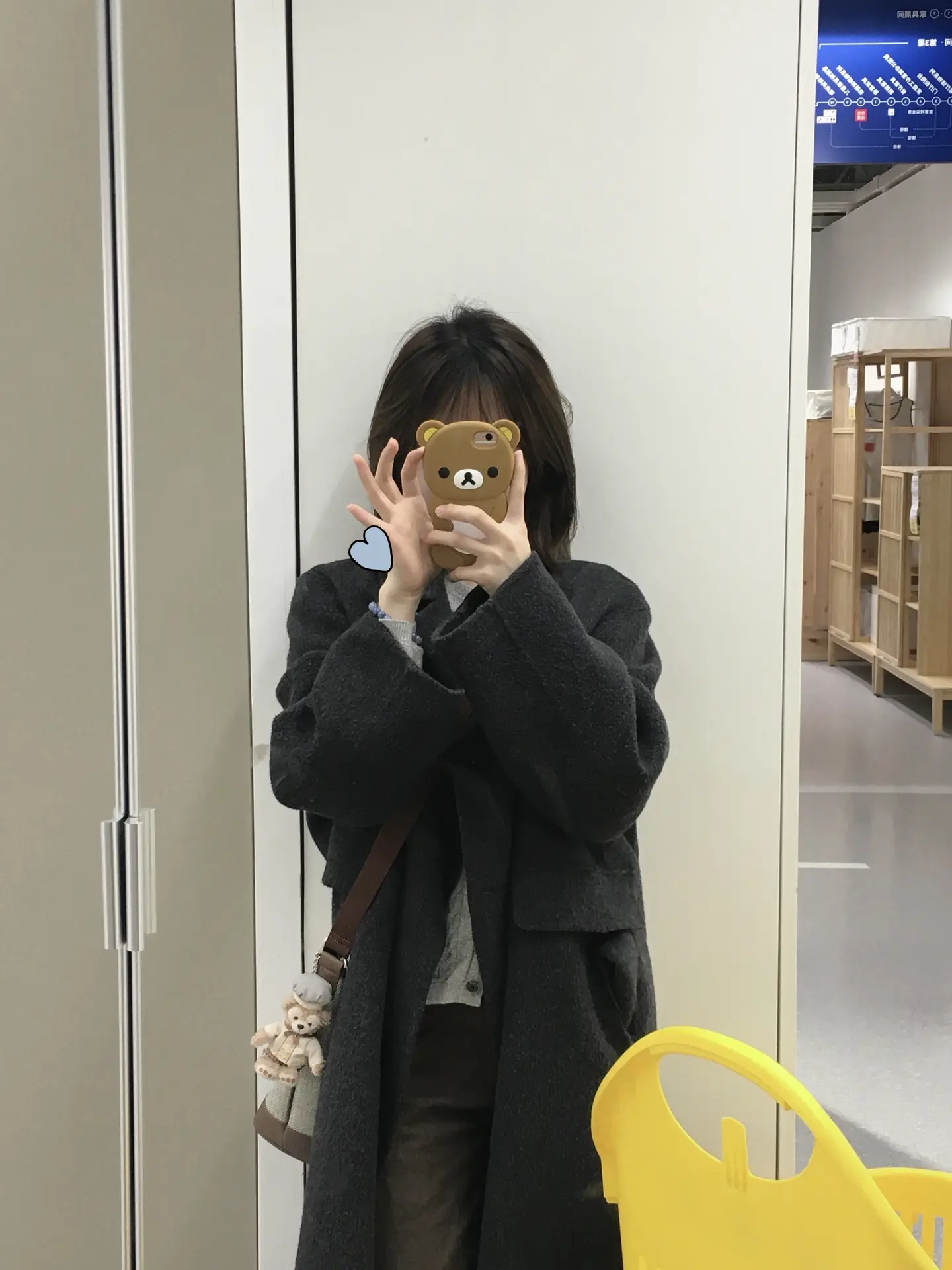 人潮擁擠握緊湿熱的手心