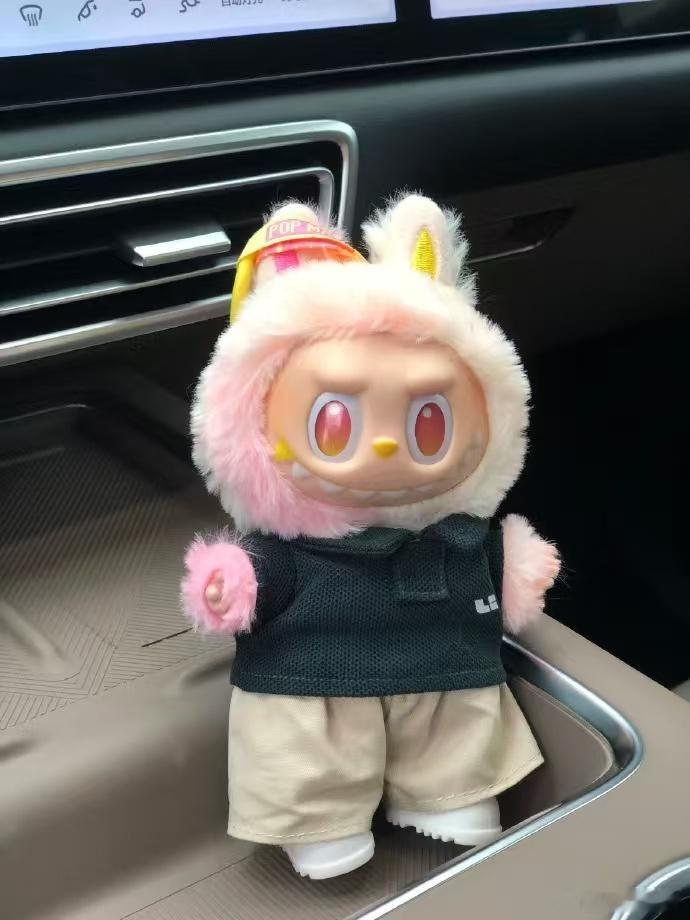 LABUBU的新工服… ​​​
