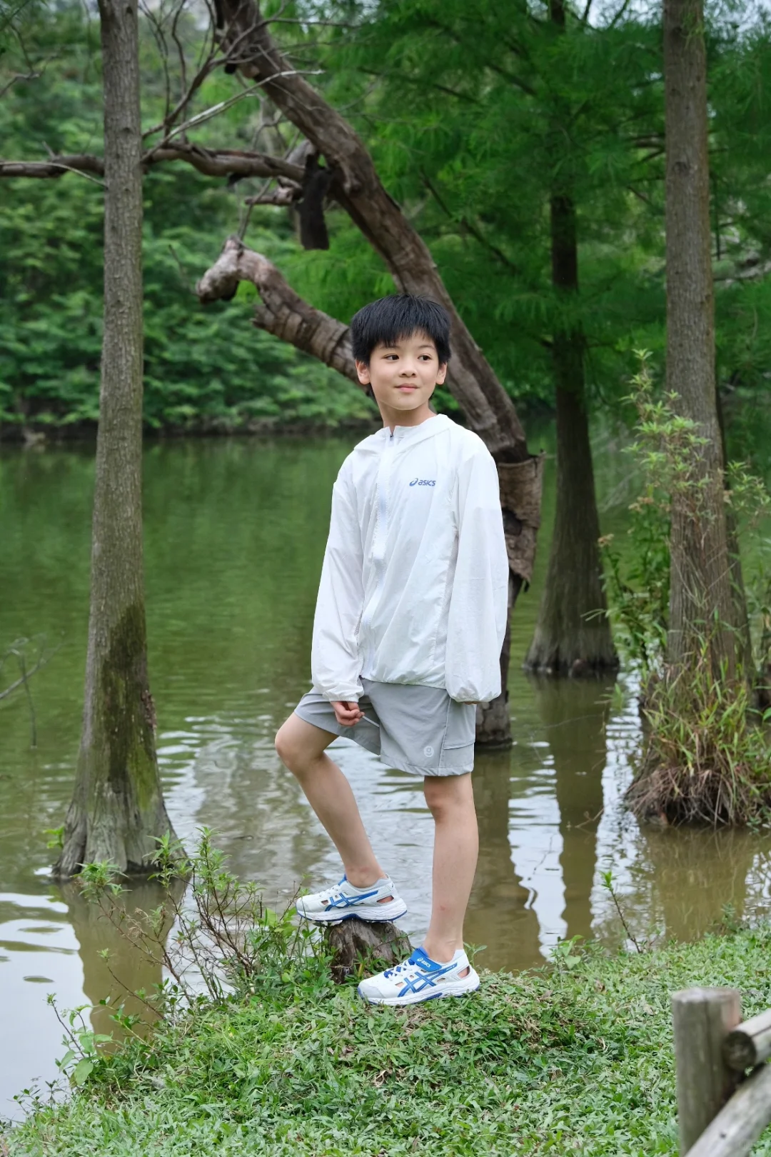 炎炎夏日，小孩哥怎么能不玩水呢💦