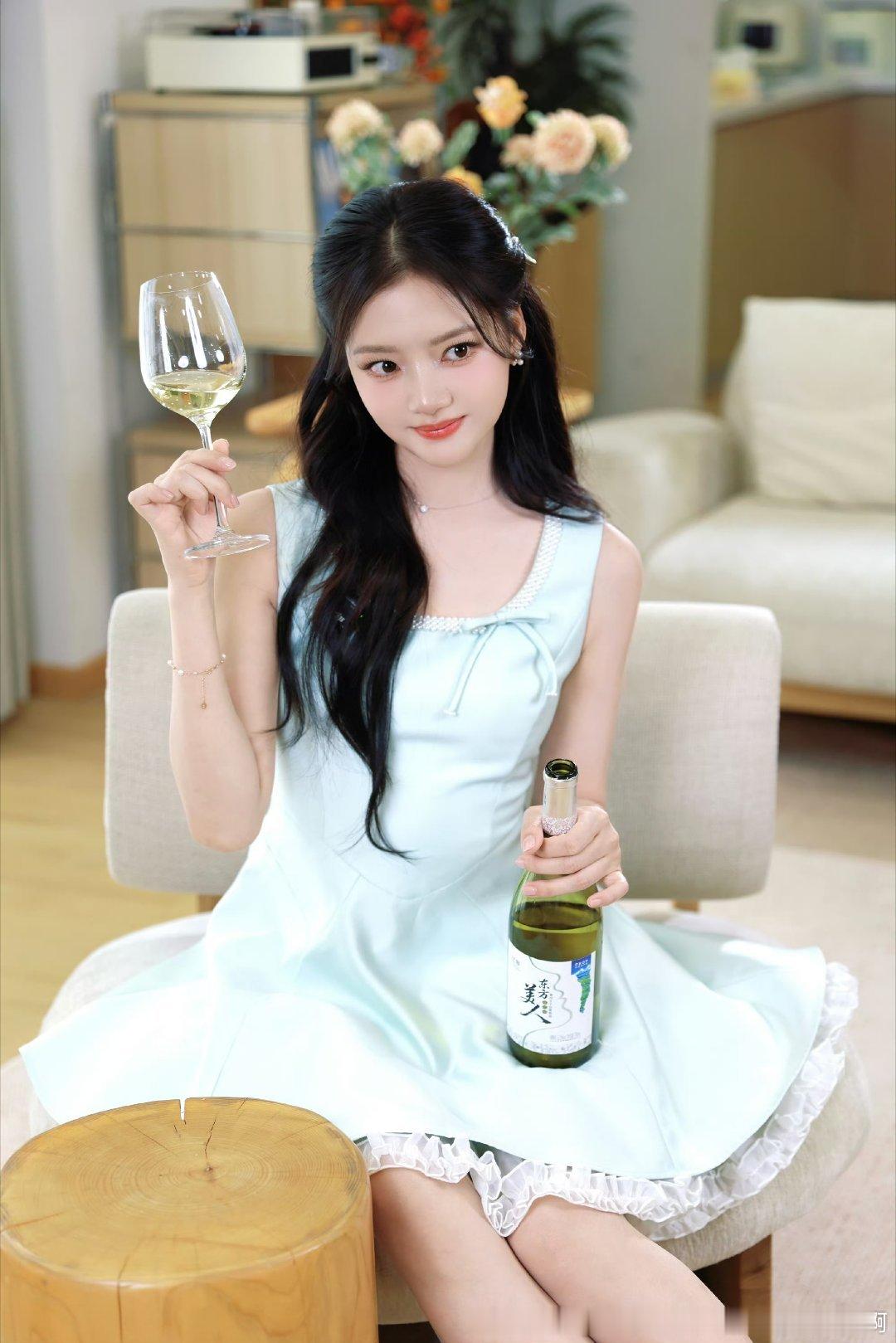 精修就是找半侧脸和修鼻子走这种“娇娇精致公主风”玉骨遥合作男流量过被骂过，锦绣安