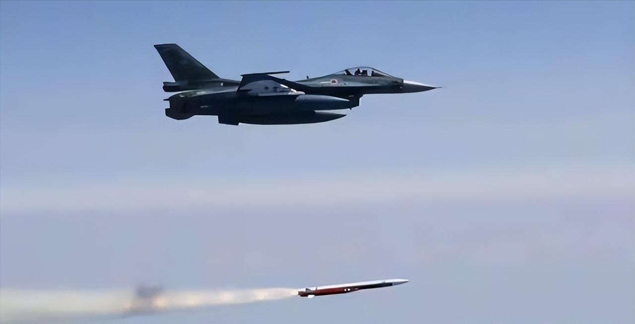 美军迟迟不对伊朗动手，不是航母不够，不是兵力不足，不是盟友太少，也不是以色列没做