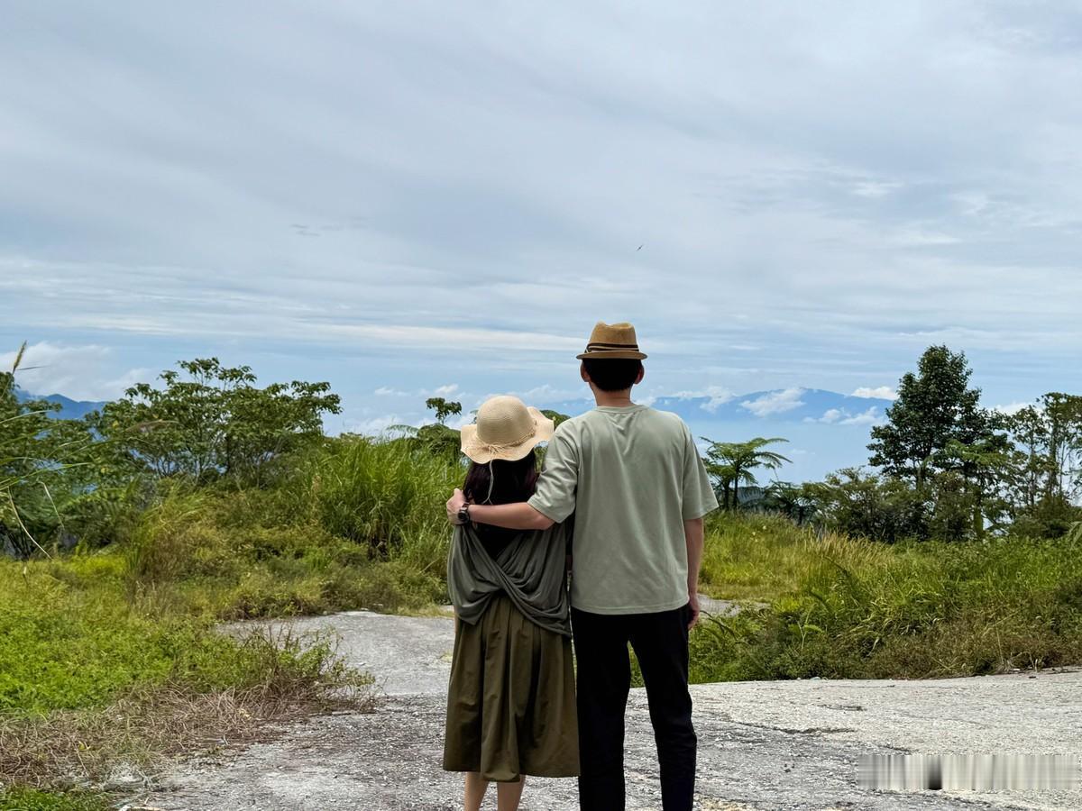 想让女人对你死心塌地，别靠讨好，抓住这2个软肋就够了
 
很多中年男人都想不通一